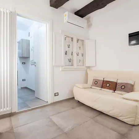 Mascarella 33 By アパート