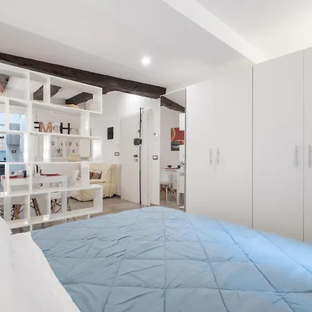 Mascarella 33 By 볼로냐